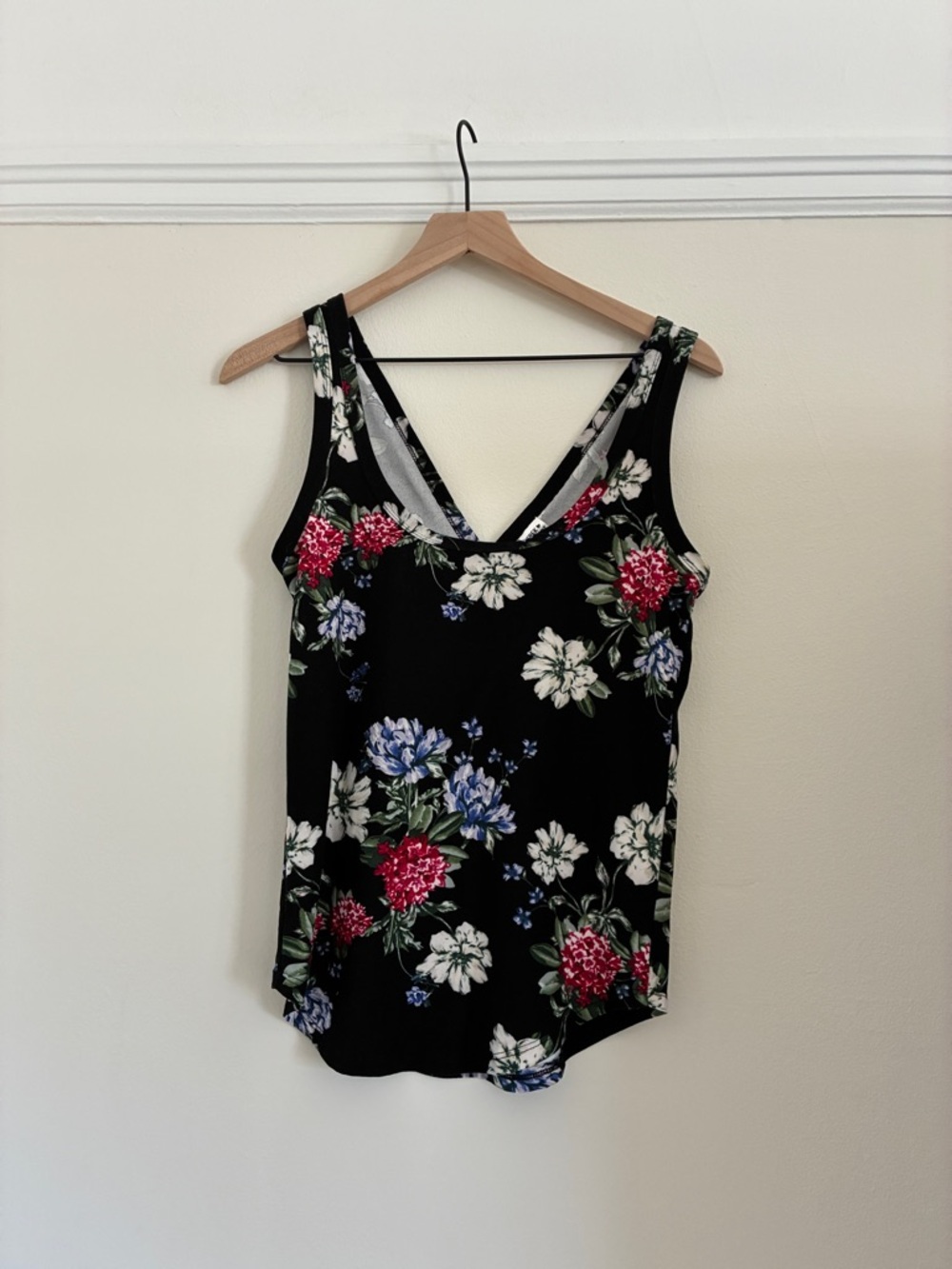 Floral Scoop Neck V-Back Fitted Black Sleeveless Tank Top Size L